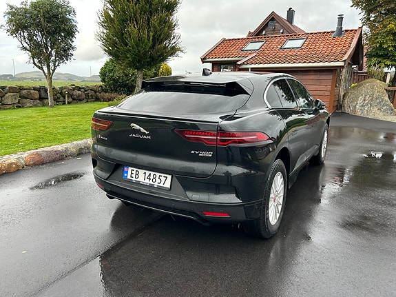 Jaguar I-PACE 6 of 8