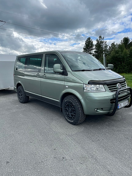 Volkswagen Caravelle 3 of 5