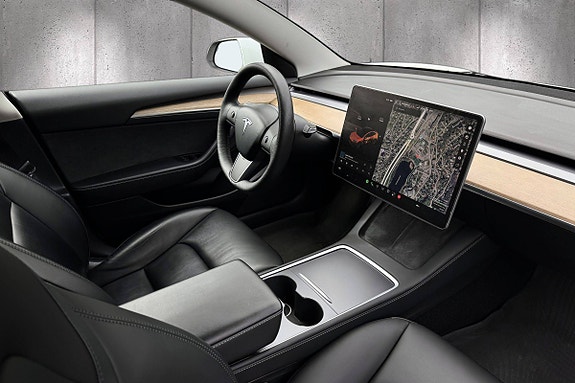 Tesla Model 3 13 of 20