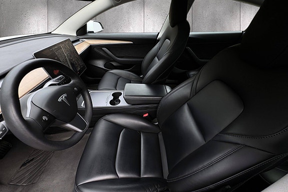 Tesla Model 3 14 of 20
