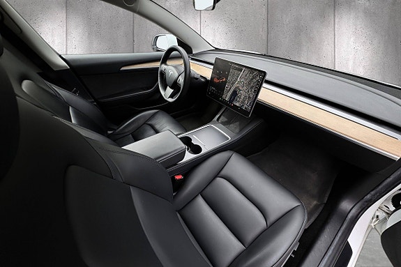 Tesla Model 3 11 of 20