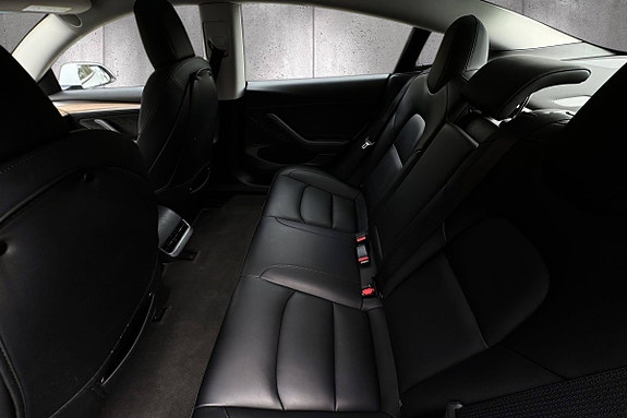 Tesla Model 3 16 of 20
