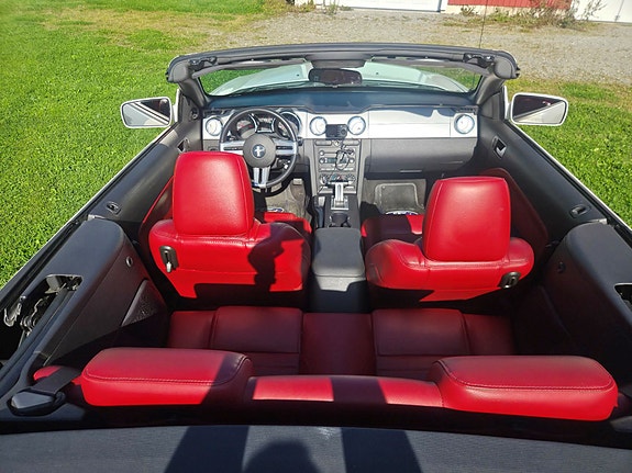 Ford Mustang 3 of 19