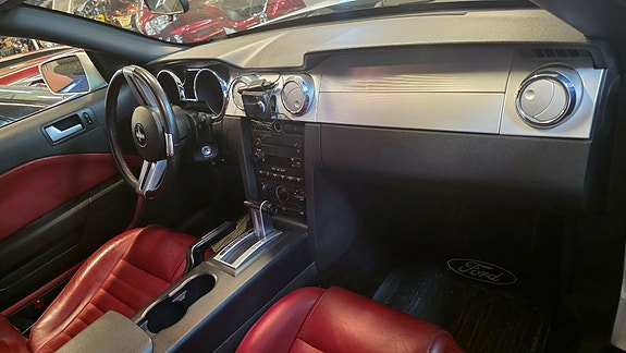Ford Mustang 14 of 19