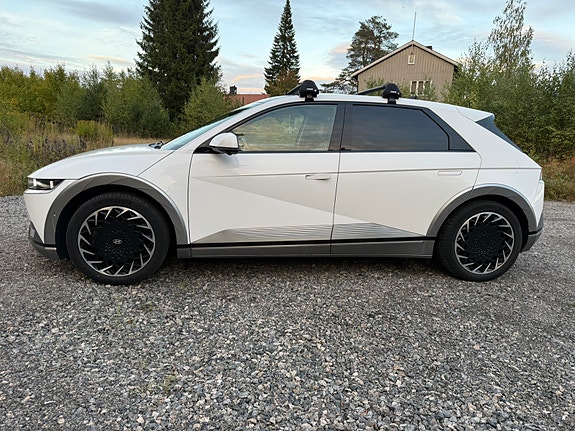 Hyundai Ioniq 5 2 of 17