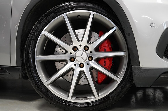 Mercedes-Benz GLA45 4 of 30