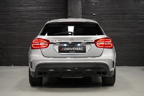 Mercedes-Benz GLA45 10 of 30