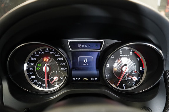 Mercedes-Benz GLA45 22 of 30