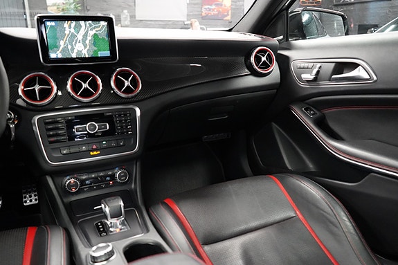 Mercedes-Benz GLA45 23 of 30