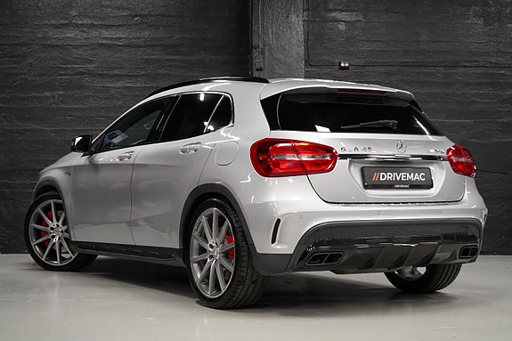 Mercedes-Benz GLA45 11 of 30