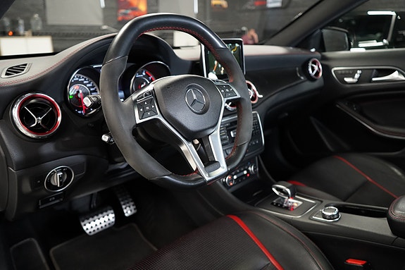 Mercedes-Benz GLA45 16 of 30