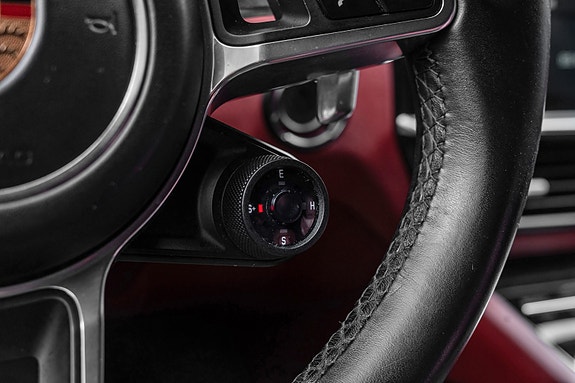 Porsche Cayenne 23 of 30