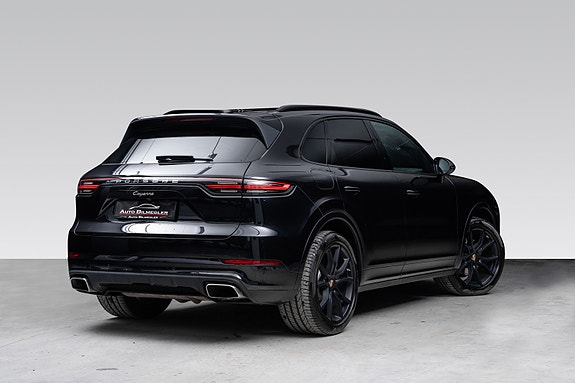 Porsche Cayenne 2 of 30