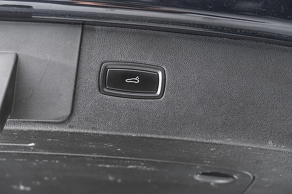 Porsche Cayenne 14 of 30