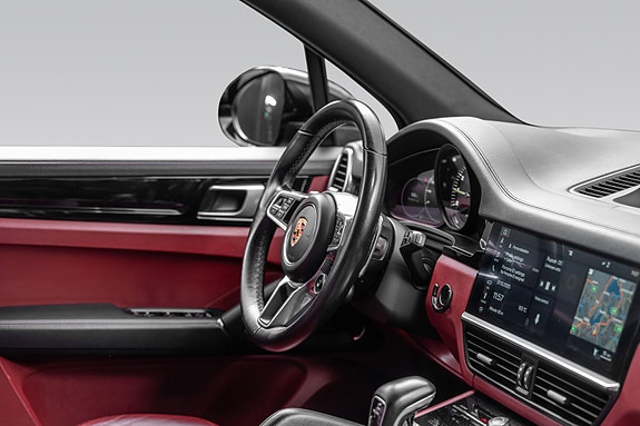 Porsche Cayenne 19 of 30