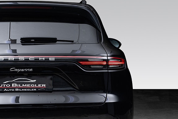 Porsche Cayenne 10 of 30