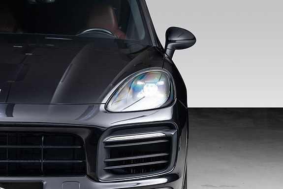 Porsche Cayenne 8 of 30
