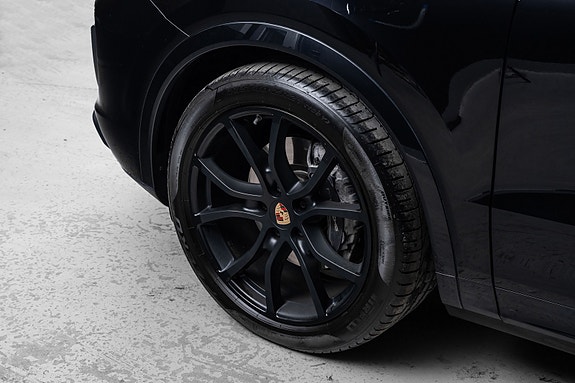 Porsche Cayenne 11 of 30