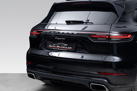 Porsche Cayenne 9 of 30