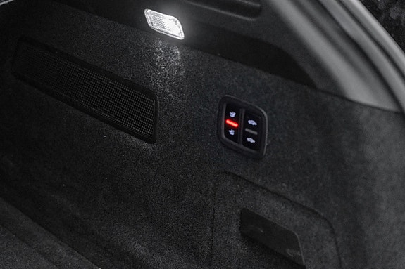 Porsche Cayenne 13 of 30