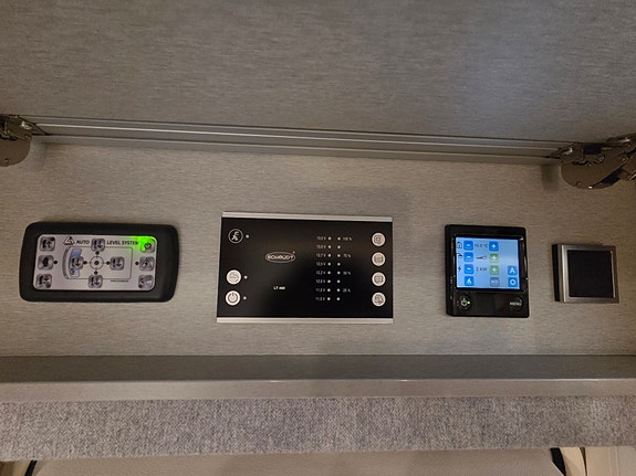 Hymer BML-I 790 Master Line, Hydr.støtteben 10 of 30