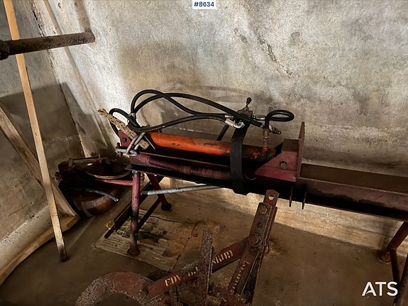 Ford 1971 2000 Traktor med snøfres og vedklyver 30 of 30