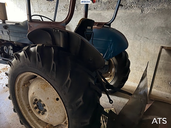Ford 1971 2000 Traktor med snøfres og vedklyver 5 of 30