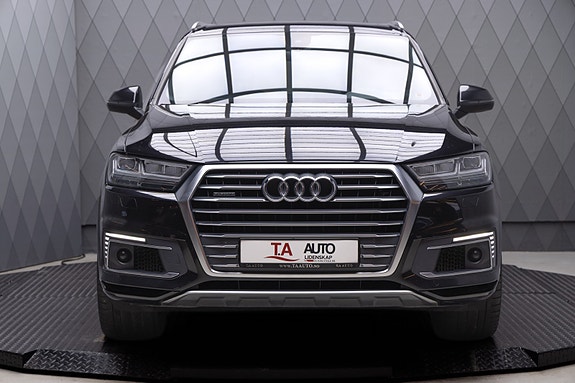 Audi Q7 4 of 26