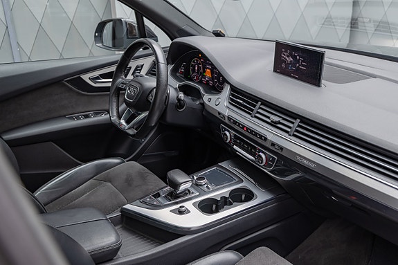 Audi Q7 25 of 26