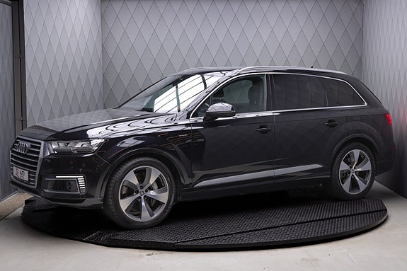 Audi Q7 2 of 26