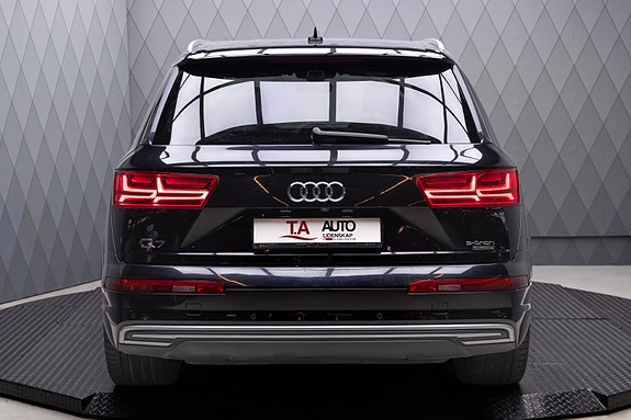 Audi Q7 6 of 26