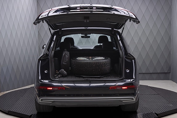 Audi Q7 9 of 26