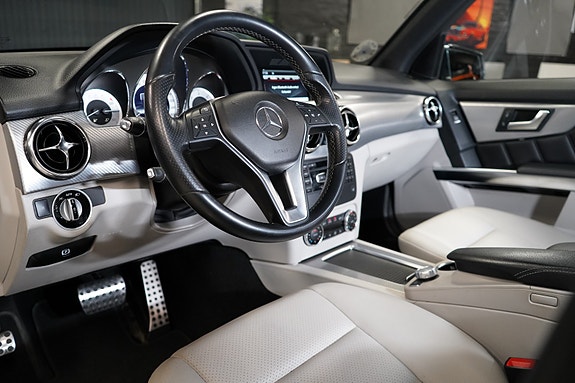 Mercedes-Benz GLK220 18 of 30