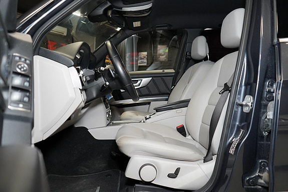 Mercedes-Benz GLK220 17 of 30