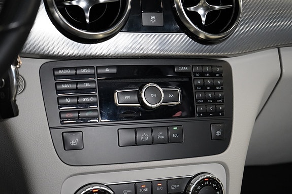 Mercedes-Benz GLK220 26 of 30