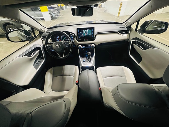Toyota RAV4 25 of 30