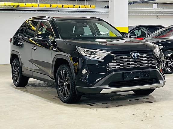Toyota RAV4 4 of 30