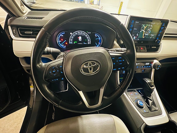Toyota RAV4 23 of 30