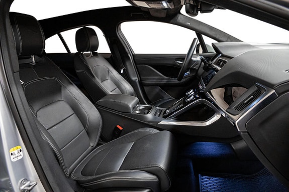 Jaguar I-PACE 23 of 30