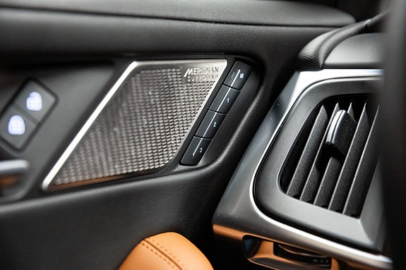 Jaguar I-PACE 24 of 30