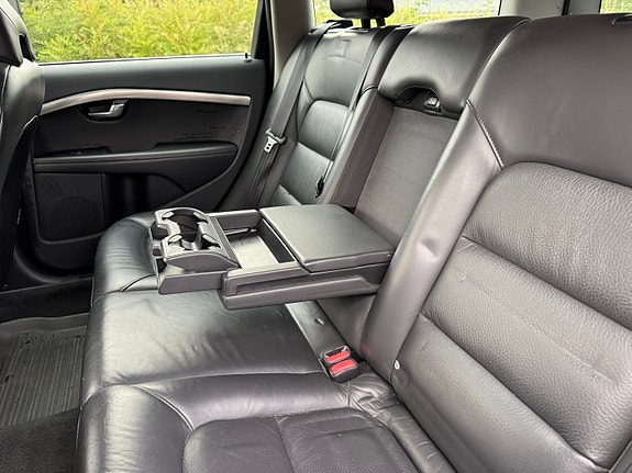 Volvo V70 8 of 15