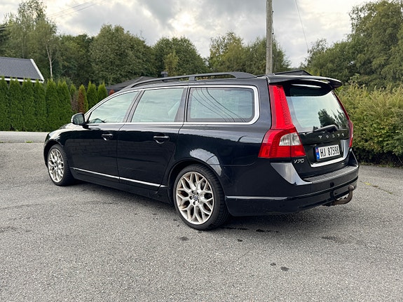 Volvo V70 2 of 15