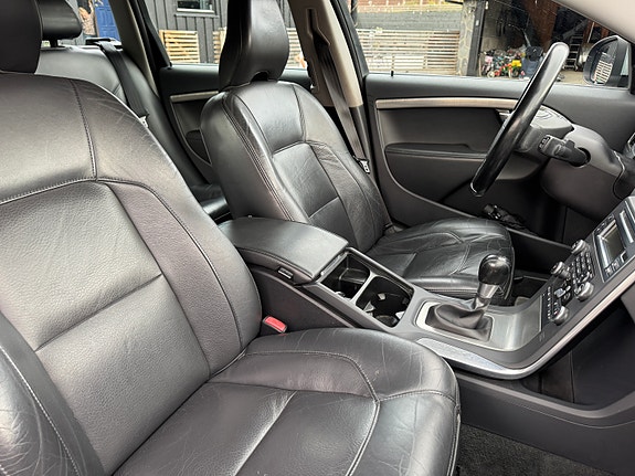 Volvo V70 6 of 15