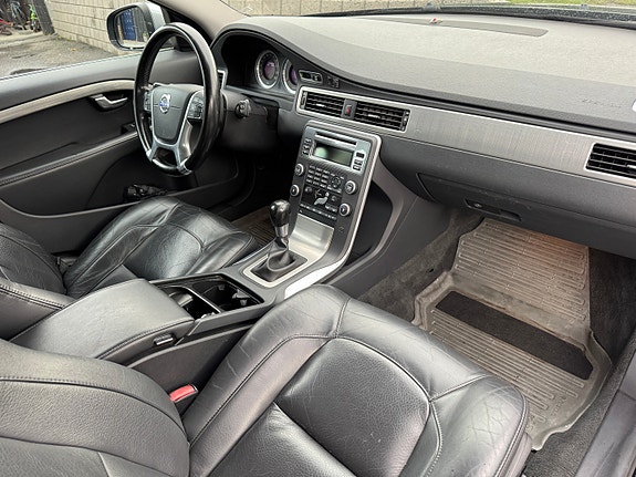 Volvo V70 5 of 15