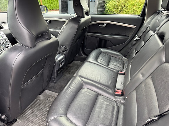 Volvo V70 7 of 15