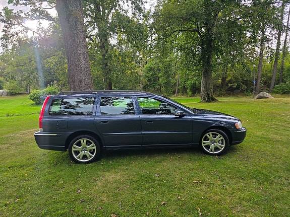 Volvo V70 4 of 17