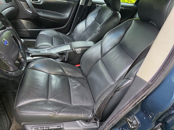 Volvo V70 11 of 17