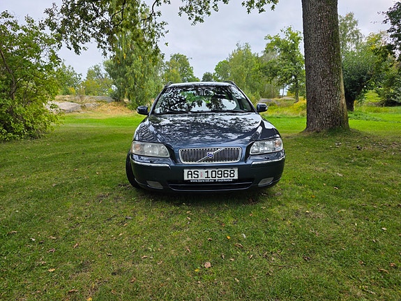 Volvo V70 2 of 17