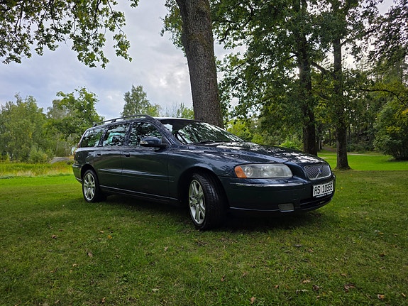 Volvo V70 3 of 17