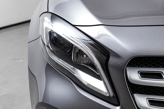 Mercedes-Benz GLA220 d 2 of 20